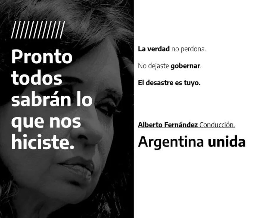 Derribaron y rompieron una estatua de Cristina Kirchner en Río Gallegos