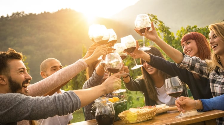 A menudo, cuando el compromiso amoroso se vuelve complicado (sobre todo después de los treinta y con experiencias anteriores fallidas), salirse del camino para estar con uno mismo se presenta como una alternativa eficaz (iStock)