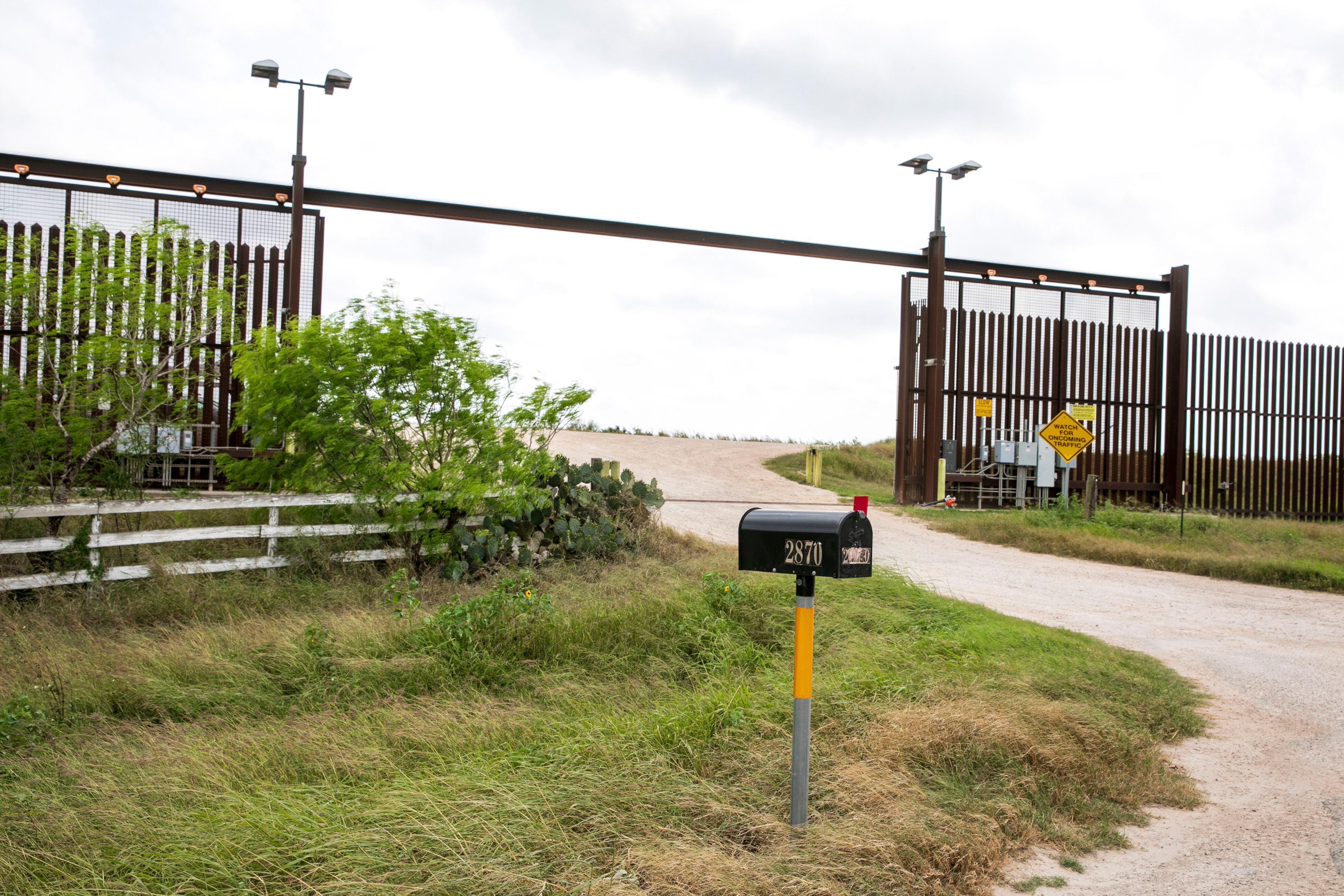 El muro en cuestión se encuentra en la frontera con México, al norte del río Bravo (Ilana Panich-Linsman/The New York Times)