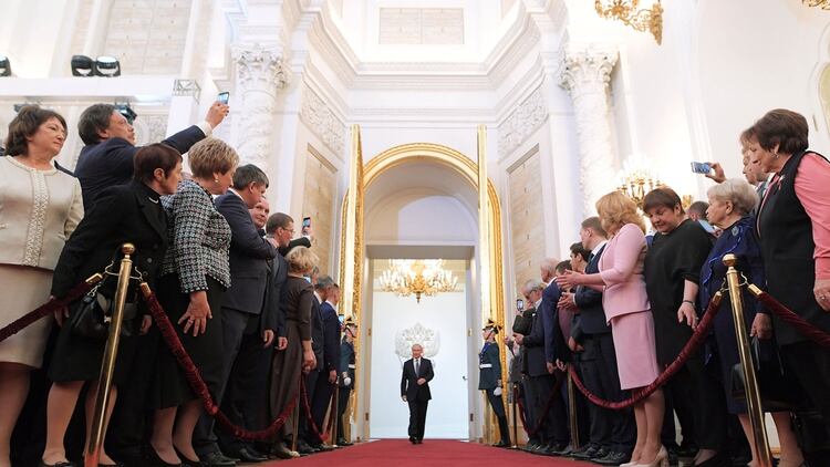 Los invitados asisten a una ceremonia de inauguración de Vladimir Putin como presidente de Rusia en el Kremlin en Moscú, Rusia, el 7 de mayo de 2018. (Reuters)