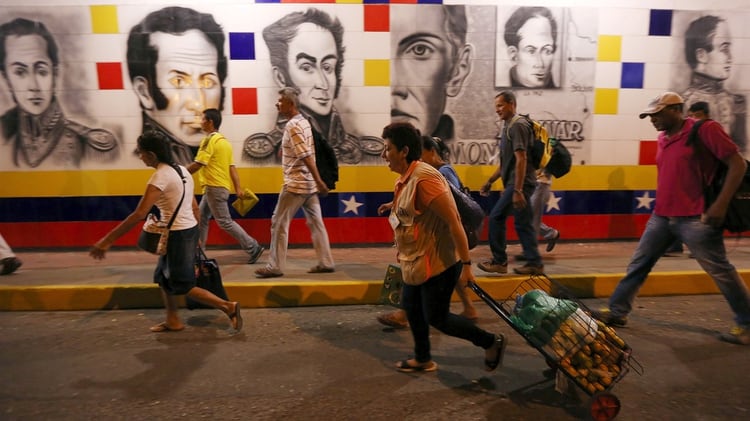 Miles de venezolanos cruzan la frontera con Colombia todos los días