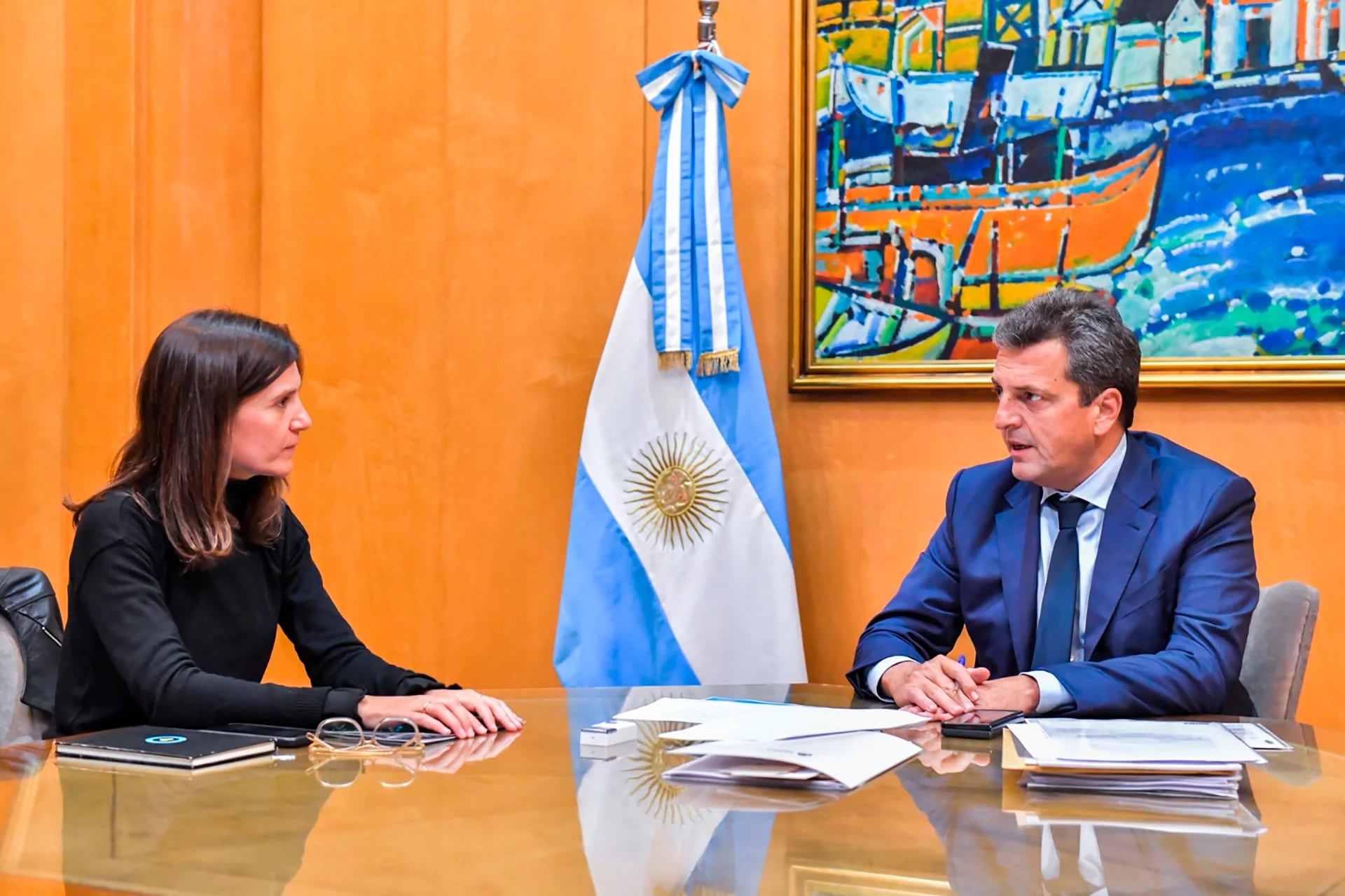 El ministro de Economía, Sergio Massa, y la titular de la Anses, Fernanda Raverta, 