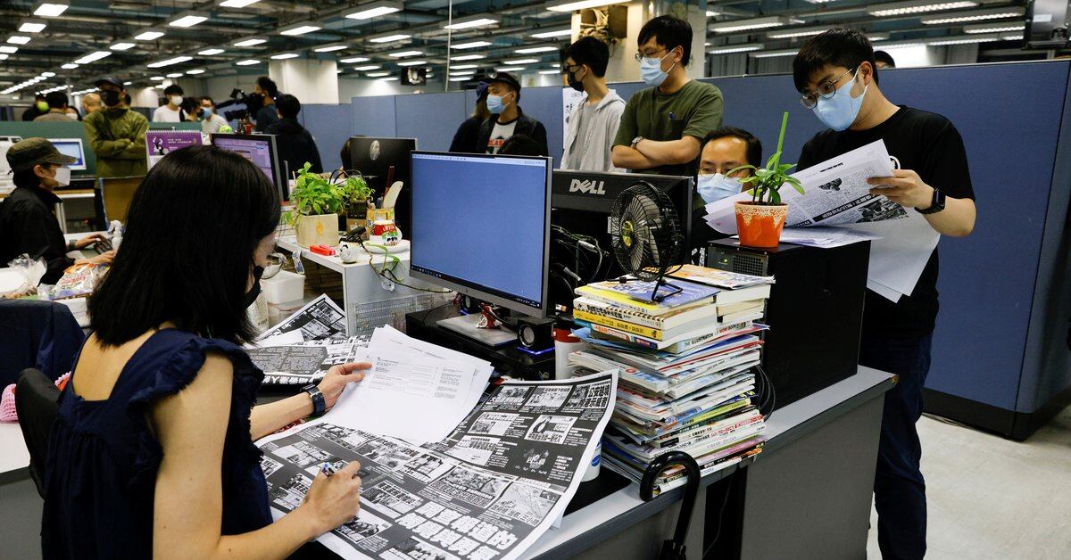 Hong Kong: Four journalists from the now-defunct Apple Daily have been arrested after it was shut down due to pressure from the Chinese regime.