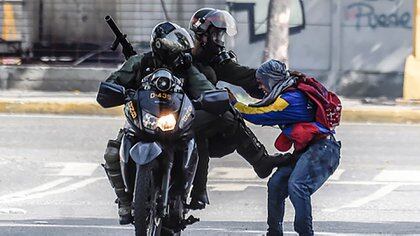 Chavista collectives are police forces that manage petty crime in neighborhoods while maintaining political control in favor of the regime