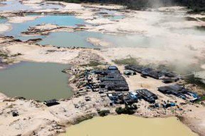 Una vista aérea de un campo de minería ilegal en Madre de Dios, Perú (REUTERS/Guadalupe Pardo/Foto de Archivo)
