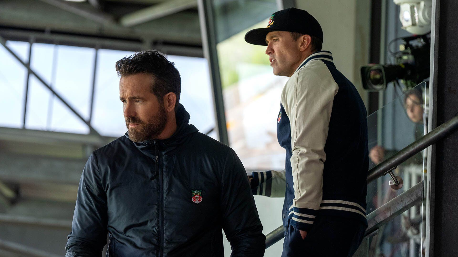Ryan Reynolds y Rob McElhenney, la dupla que transforma el fútbol de Wrexham. (Crédito: Star+)