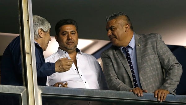 Hugo Moyano junto a Daniel Angelici y Claudio “Chiqui” Tapia (Getty Images)