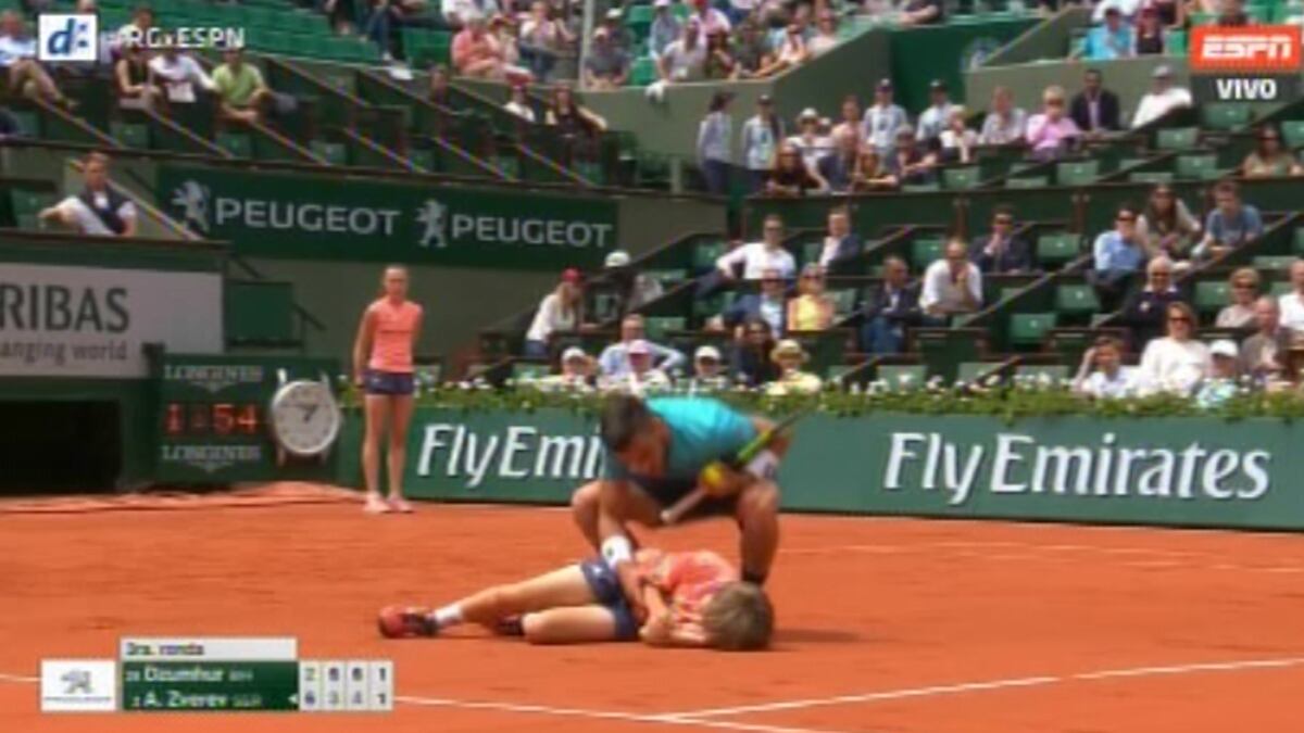 El desafortunado golpe del bosnio Dzumhur a un ball boy en Roland Garros