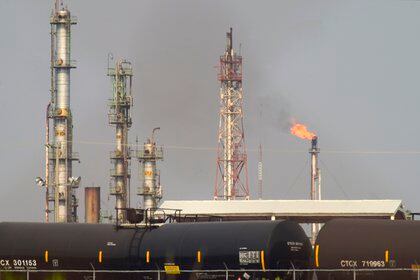 Agro Nitrogenados provocó pérdidas millonarias a Pemex, la compañía petrolera más endeudada del mundo (Foto ilustrativa: Francisco Villeda/ EFE)
