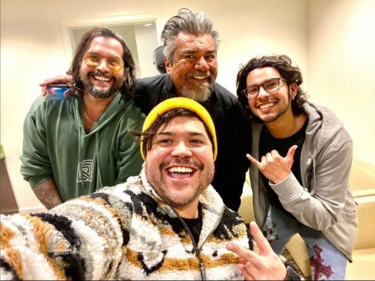 George Lopez y actores de "Blue Beetle"