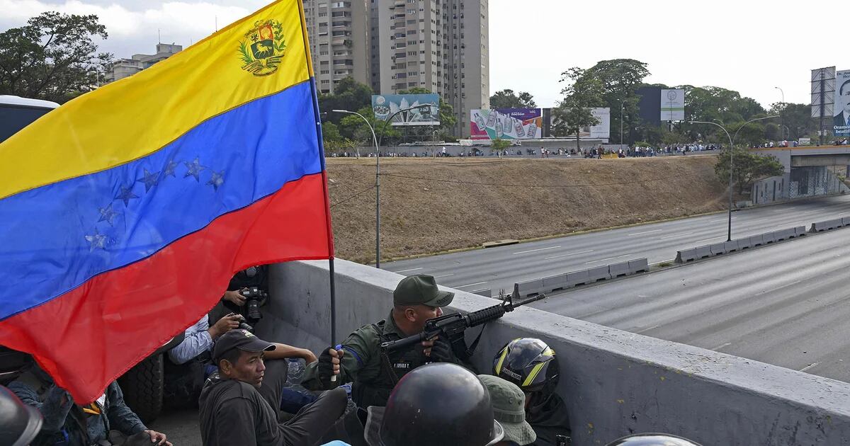 Sin orden judicial, están incautando bienes de militares que participaron en la “Operación Libertad” contra Nicolás Maduro en Venezuela