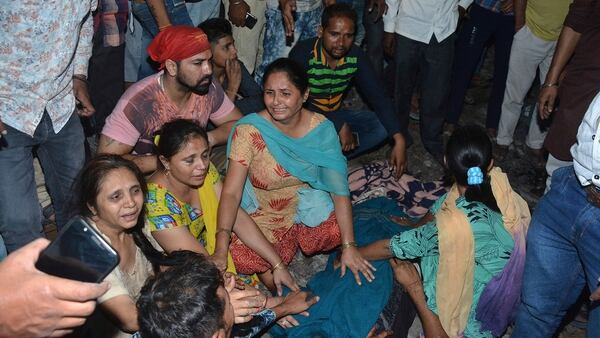 Accidente de tren en la India durante una celebración religiosa (AP)