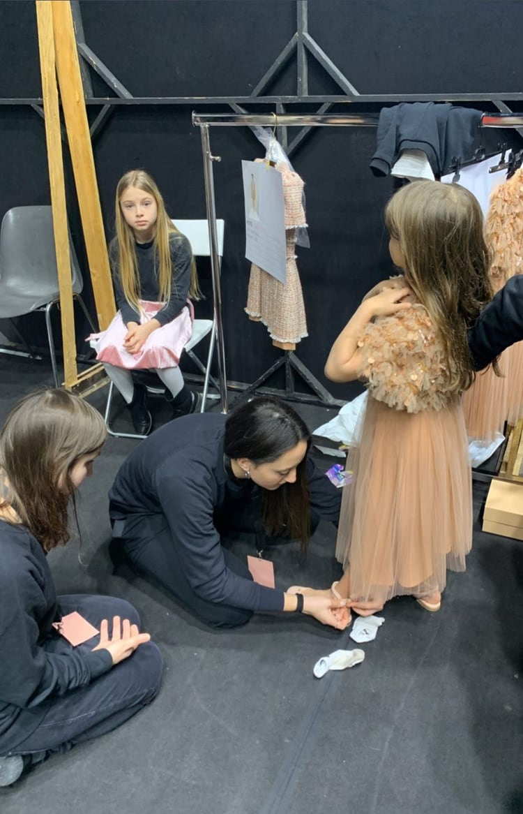 Francesca Icardi tiene 5 años y desfiló por primera vez en el fashion week de Milán (@wanda_icardi) 