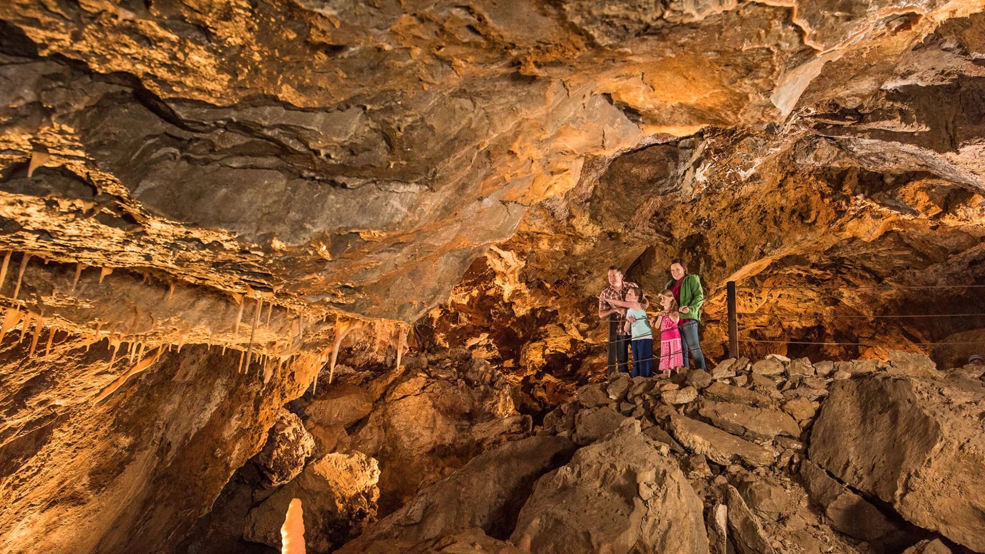 La entrada al parque incluye el paseo por las majestuosas cuevas de Glenwood (Facebook Giant Canyon Swing)