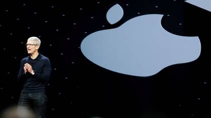 FILE PHOTO: Apple Chief Executive Officer Tim Cook speaks at the Apple Worldwide Developer conference (WWDC) in San Jose, California, U.S., June 4, 2018.   REUTERS/Elijah Nouvelage/File Photo