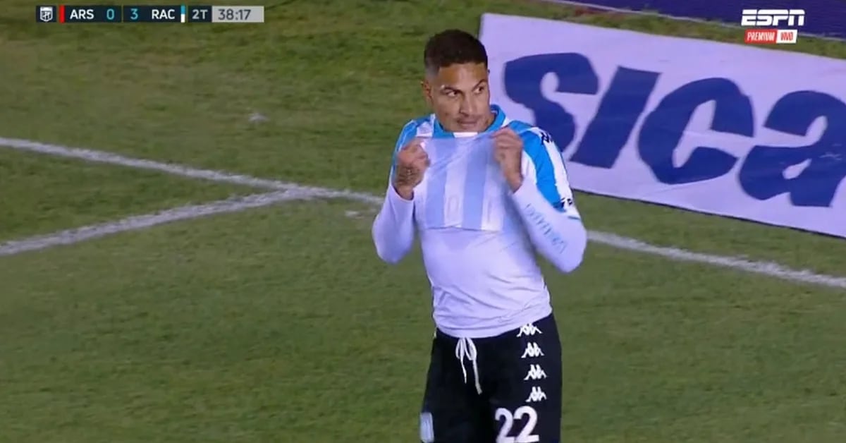 Paolo Guerrero missed an incredible goal in Racing Club against Arsenal in La Liga Argentina
