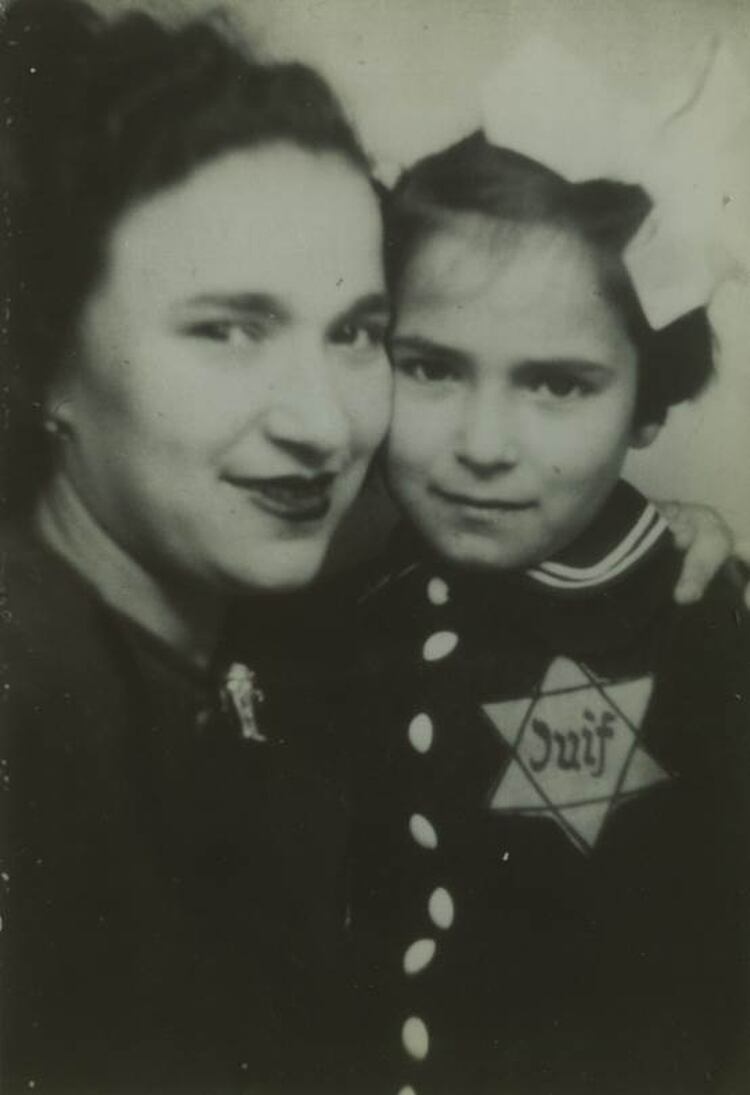 María con una de las niñas que salvó, Betty Frydman