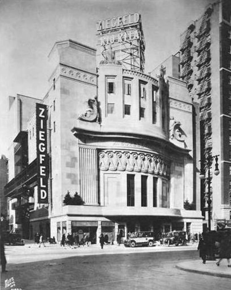 El antiguo teatro Ziegfeld, propiedad del empresario de Broadway Billy Rose, ahora es un estudio de televisión de la NBC.