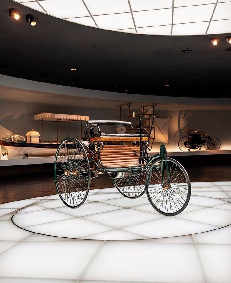 El primer auto de la historia, patentado por Karl Benz en 1886.