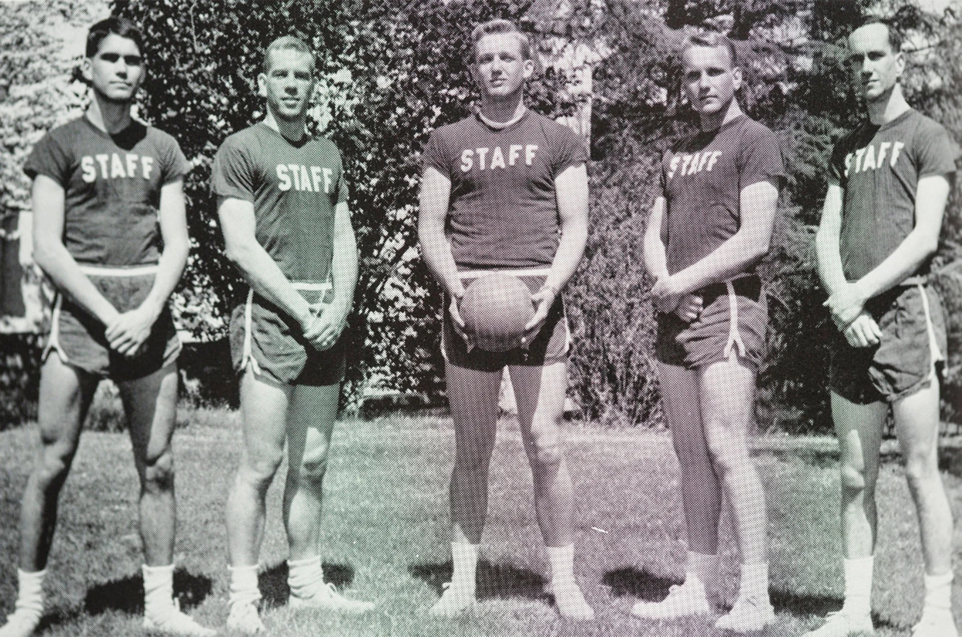 Un atlético Donald Trump en el centro de la fotografía. No parecía sufrir algún tipo de trastorno médico (New York Military Academy)