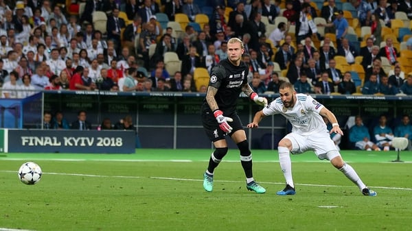 Karim Benzema anotó el primer gol al aprovechar una distracción de Karius (Reuters)