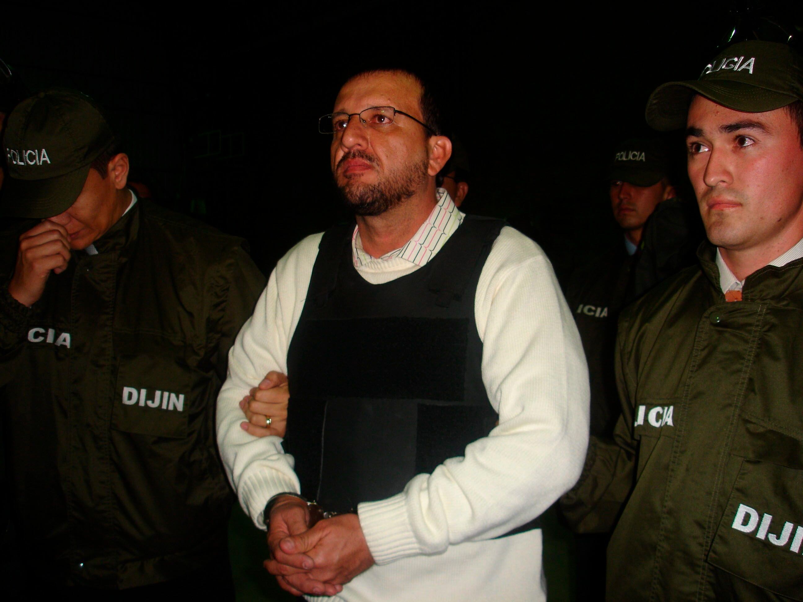 Fotografía de archivo del jefe paramilitar desmovilizado Carlos Mario Jiménez, alias "Macaco", el 7 de mayo de 2008, en Bogotá. EFE/Policia Nacional
