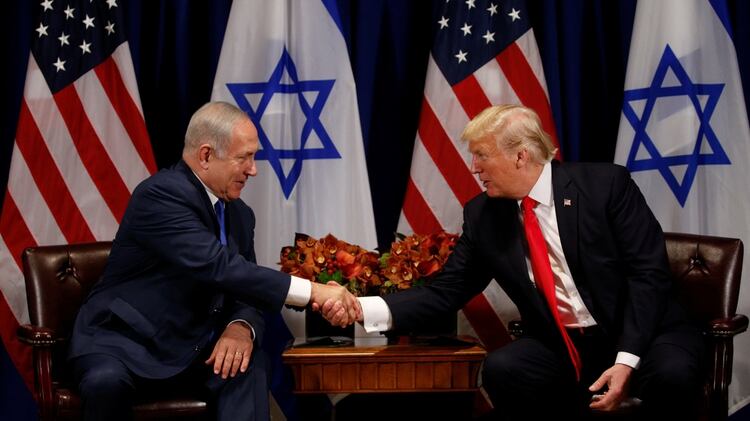 Benjamin Netanyahu es uno de los principales aliados de Donald Trump (REUTERS/Kevin Lamarque)