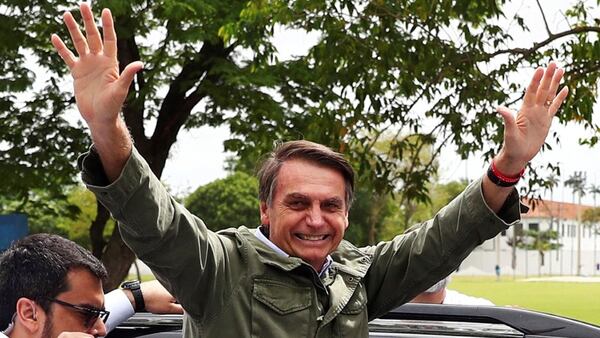 Jair Bolsonaro festejando su triunfo