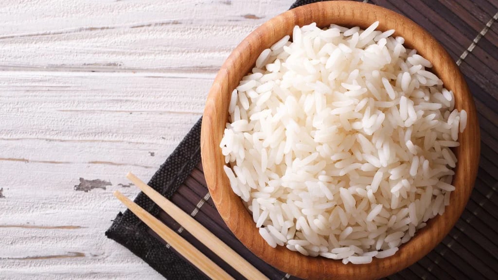 La recomendación en Japón es consumir entre cinco y siete porciones de arroz y pastas al día (Shutterstock)