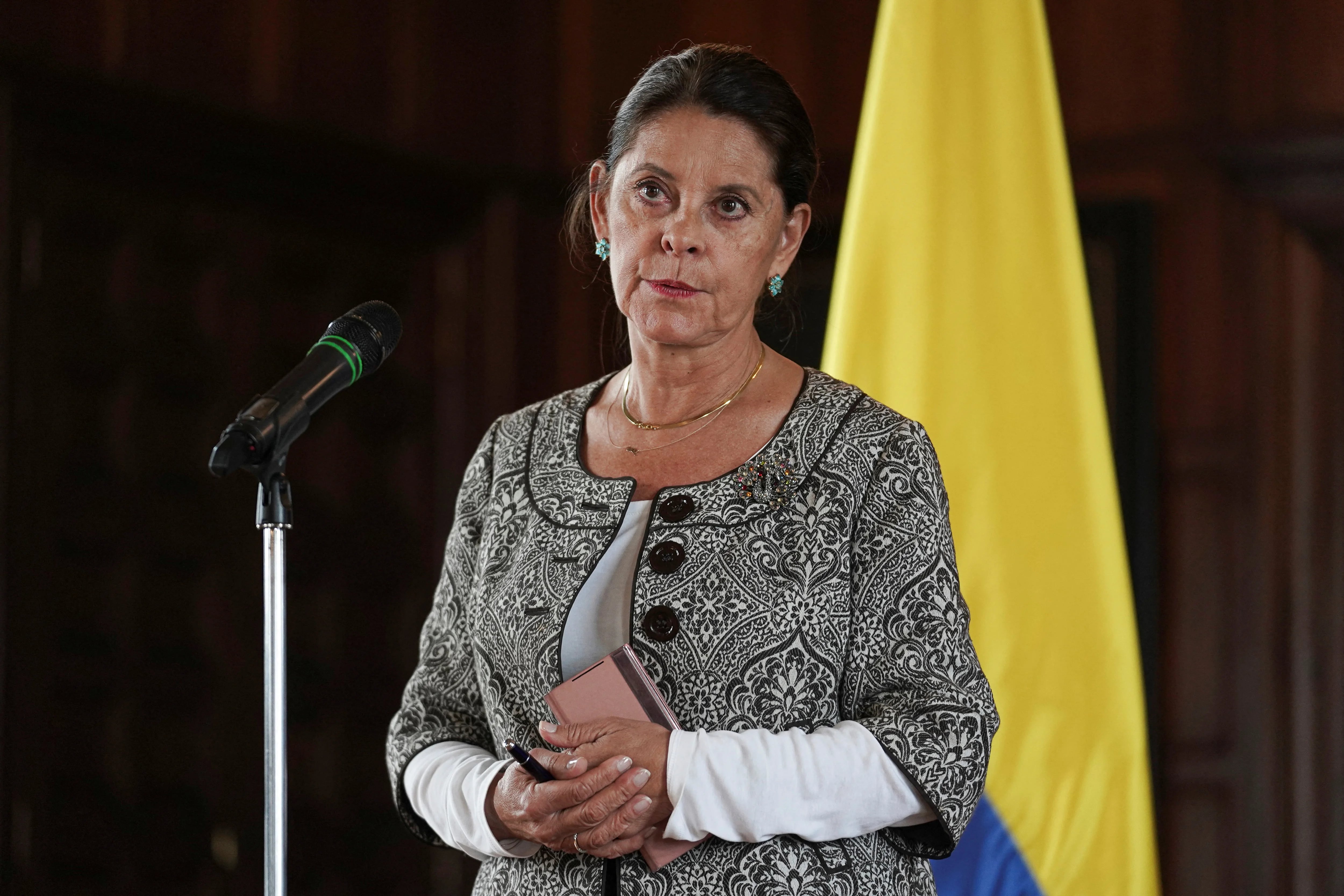 Marta Lucía Ramírez se pronunció sobre el edificio que ordenaron demoler en San Andrés y que estaría vinculado a su esposo: “Es una persona trabajadora e íntegra”