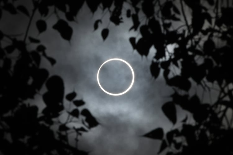 La Luna cubriendo completamente el Sol (Photo by Arun SANKAR / AFP)