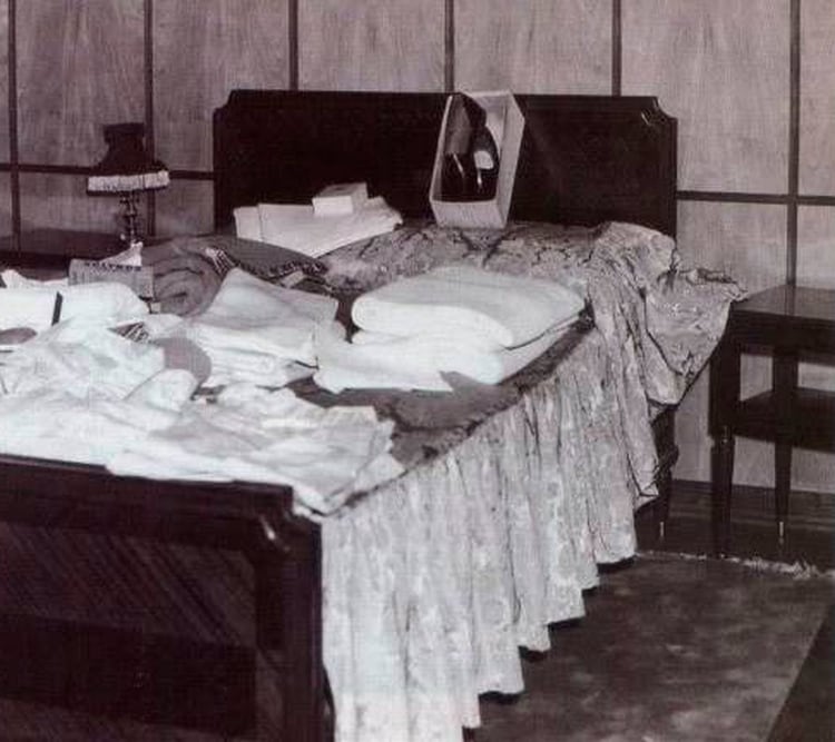 Después de la caída de Perón se exhibieron ropa y joyas de él y Eva en una de las habitaciones del búnker, pero ninguno de ellos estuvo allí jamás.