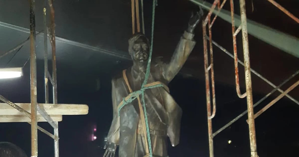 La estatua de Néstor Kirchner ya no está en el CCK: «Se la llevó Cristina», dijo el nuevo director del lugar.