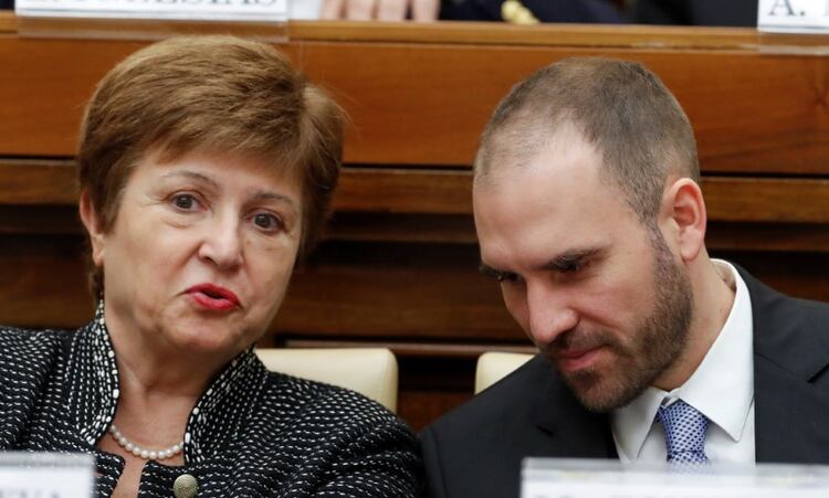 La directora gerente del FMI, Kristalina Georgieva, y el ministro de Economía, Martín Guzmán, durante una conferencia en Ciudad del Vaticano