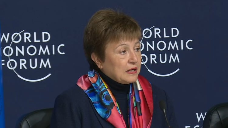 La directora gerente del FMI, Kristalina Georgieva, ayer abrió el Foro de Davos; el ministro Martín Guzmán dijo que hay conversaciones con el organismo para postergar los pagos de la deuda