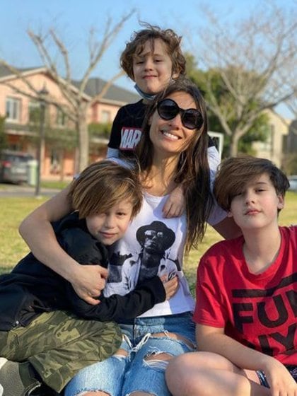 Pampita y sus hijos Benicio, Beltrán y Bautista
