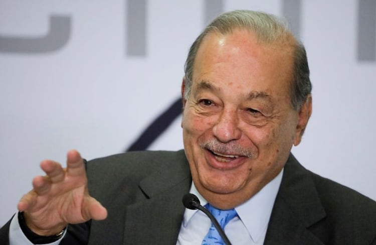 FOTO DE ARCHIVO: El multimillonario mexicano Carlos Slim durante una conferencia de prensa en Ciudad de México, el 16 de octubre 2019. REUTERS/Luis Cortes
