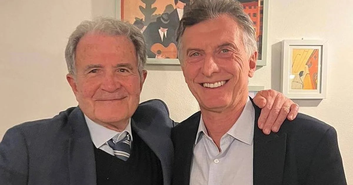 Macri expands intrigue on his candidacy, but speaks with high-impact photos: from Messi and Prodi to Ferrari