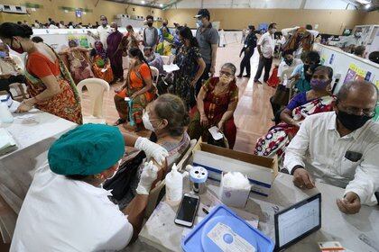 Un centro de vacunación en Mumbai, India, 26 de abril de 2021. REUTERS/Niharika Kulkarni
