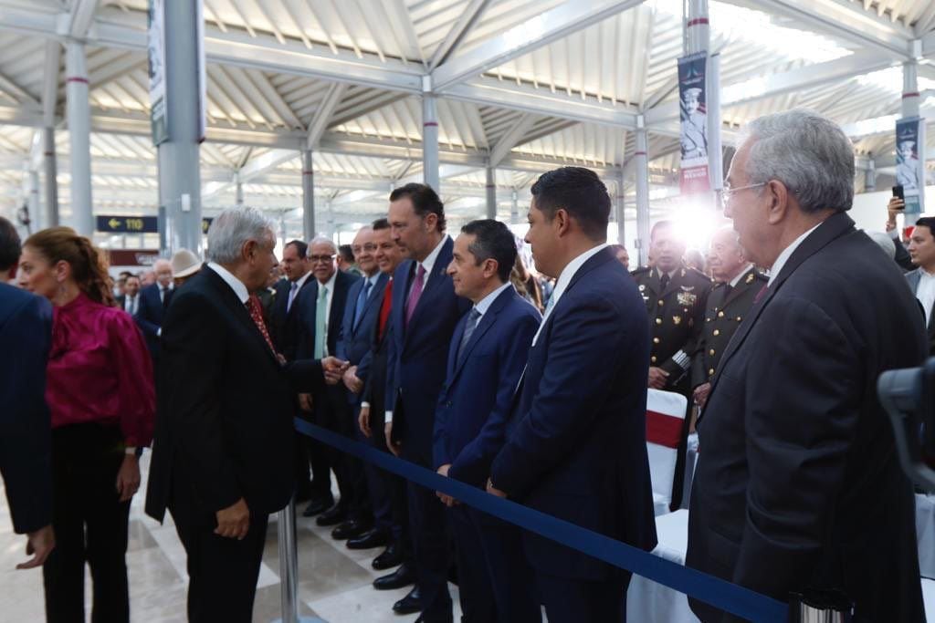 Mauricio Kuri e AMLO all'inaugurazione di AIFA