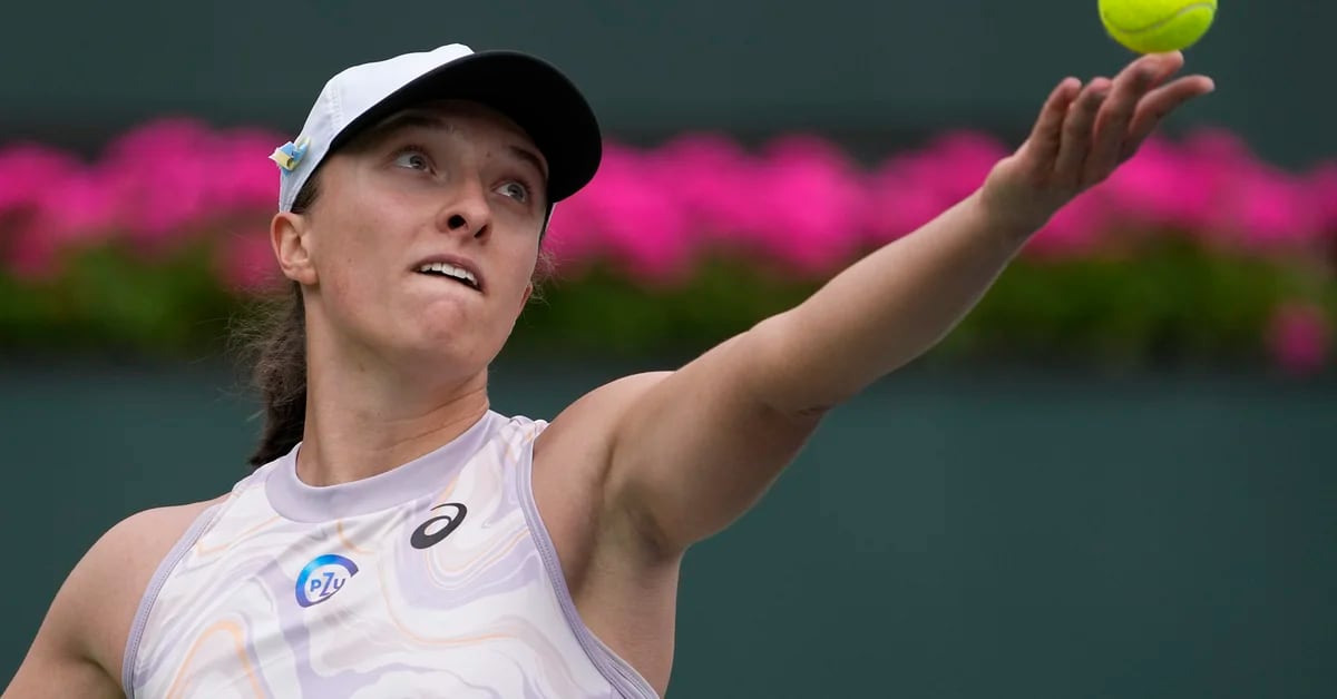 Swiatek dominates in Indian Wells;  Murray advances