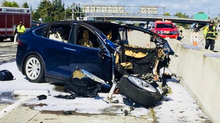 Tesla aseguró que es la primera vez que se registra semejante daño a uno de sus vehículos en un accidente