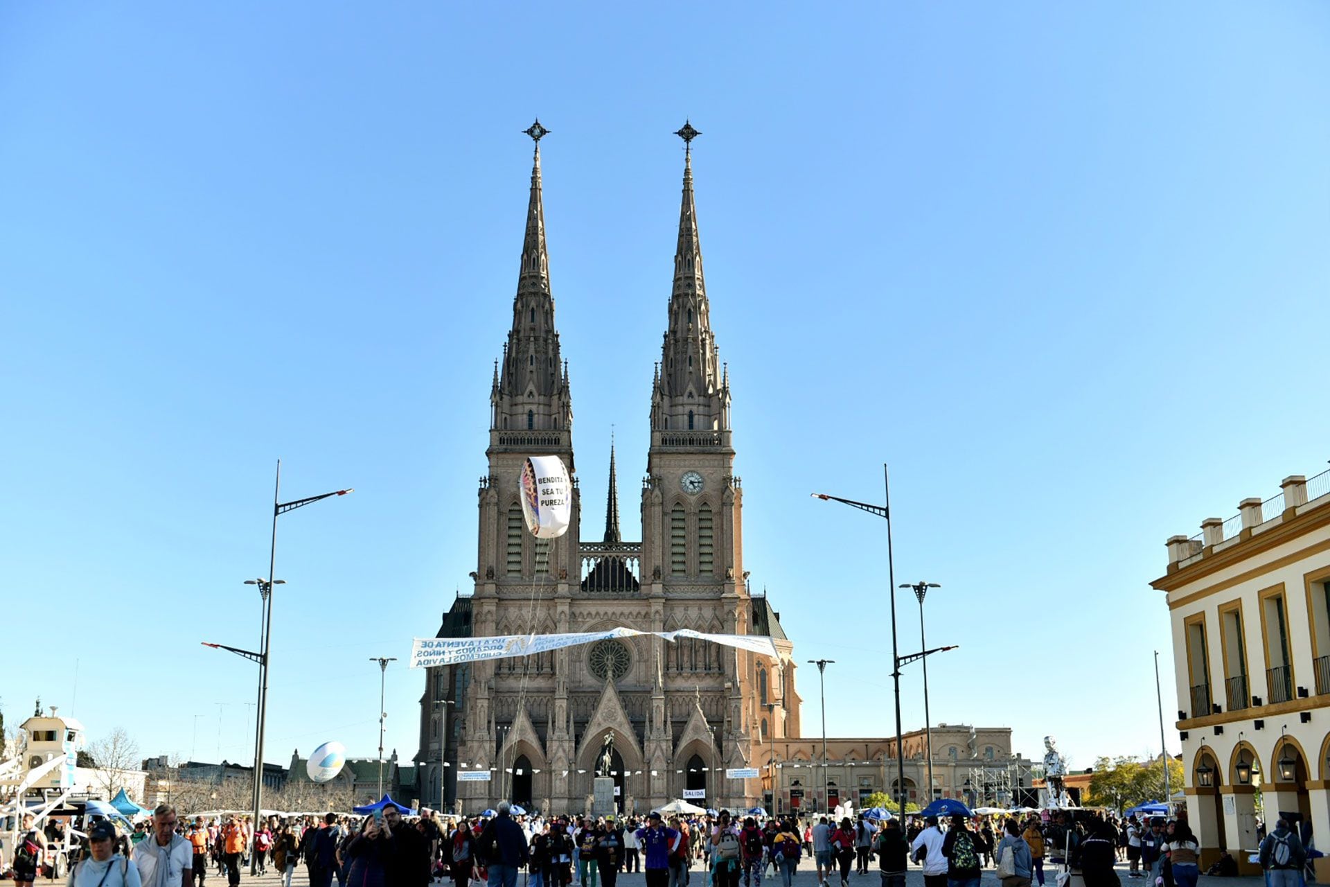 Miles de peregrinos marcharon a Luján 