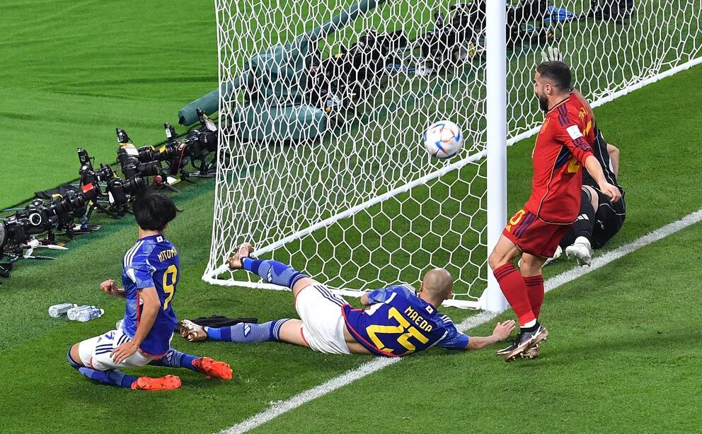 Las imágenes de la polémica del segundo gol de Japón ante España: “Nos pasaron por encima”