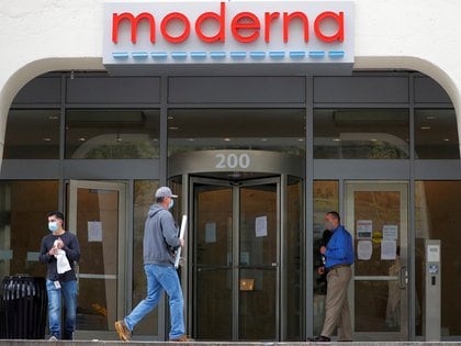 El edificio principal de la compañía farmacéutica Moderna, en Cambridge, Massachussetts. Foto: REUTERS/Brian Snyder