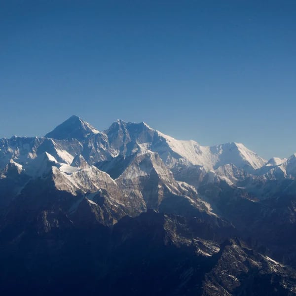 6 killed in helicopter crash near Mount Everest in Nepal