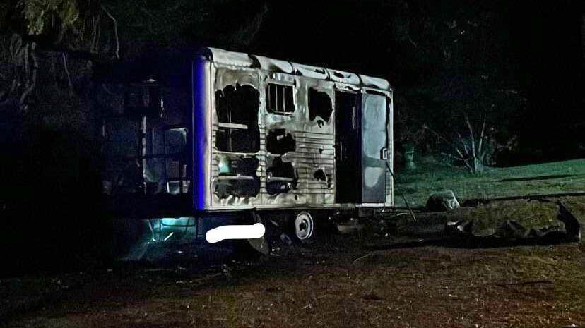 Mapuches incendiaron un puesto móvil de Gendarmería Nacional en Villa Mascardi