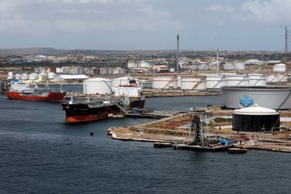 En junio PDVSA exportó cerca de 379.000 barriles por día (bpd) de crudo y productos refinados (REUTERS/Henry Romero)