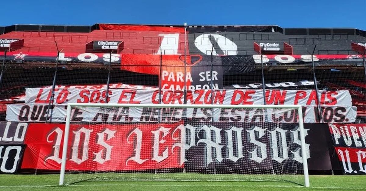The message of support for Lionel Messi on the ground of Newell after the threats suffered