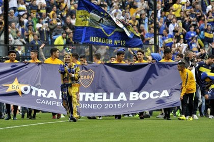 Cacho acompañó la salida del Xeneize a la cancha durante más de cuatro décadas (Télam)